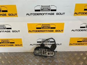 Gebruikte Fitting Achterlicht rechts Volkswagen Transporter T5 2.5 TDi Prijs € 14,99 Margeregeling aangeboden door Autodemontage Gout