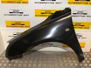 Używane Ekran lewy przód Toyota Avensis Wagon (T25/B1E) Cena € 29,99 Procedura marży oferowane przez Autodemontage Gout