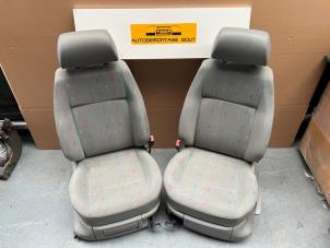 Begagnade Framsäten, vänster + höger Volkswagen Caddy III (2KA,2KH,2CA,2CH) Pris € 99,99 Marginaltabell erbjuds av Autodemontage Gout