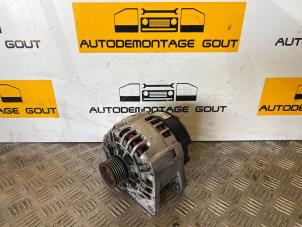 Gebruikte Dynamo Renault Trafic New (FL) 2.5 dCi 16V 135 Prijs € 39,99 Margeregeling aangeboden door Autodemontage Gout