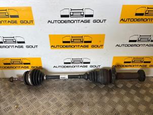 Używane Os napedowa prawy przód Volkswagen Transporter T5 1.9 TDi Cena € 99,95 Procedura marży oferowane przez Autodemontage Gout