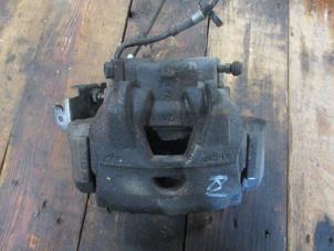Używane Zacisk hamulcowy prawy przód Jaguar XF (CC9) 2.2 D 16V Cena € 90,75 Z VAT oferowane przez Garage Callant