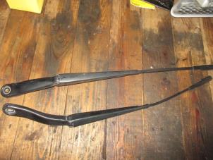 Gebruikte Ruitenwisserarm voor Landrover Freelander II 2.2 tD4 16V Prijs € 12,10 Inclusief btw aangeboden door Garage Callant