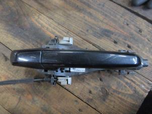 Begagnade Dörrhandtag, 4-dörrars, höger fram Landrover Range Rover Evoque (LVJ/LVS) 2.2 SD4 16V 5-drs. Pris € 30,25 Inklusive moms erbjuds av Garage Callant