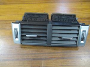 Gebruikte Luchtrooster Dashboard Landrover Range Rover Evoque (LVJ/LVS) 2.2 TD4 16V Coupe Prijs € 24,20 Inclusief btw aangeboden door Garage Callant