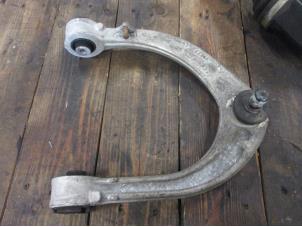 Begagnade Främre övre gaffelben, vänster Landrover Range Rover IV (LG) 3.0 TDV6 24V Pris € 121,00 Inklusive moms erbjuds av Garage Callant