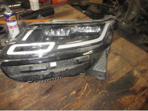 Używane Reflektor lewy Landrover Range Rover Velar (LY) 2.0 16V P250 AWD Cena € 605,00 Z VAT oferowane przez Garage Callant