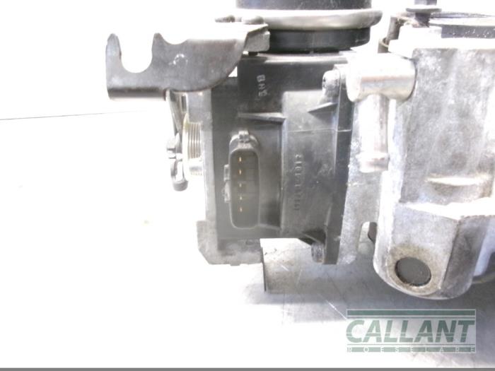 Gasklephuis van een Jaguar XJR 4.0 V8 32V Supercharged 1998