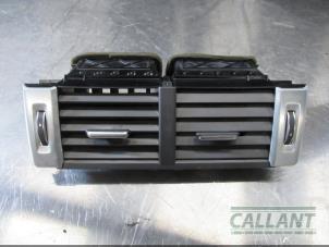Gebruikte Luchtrooster Dashboard Landrover Range Rover Evoque (LVJ/LVS) Prijs € 24,20 Inclusief btw aangeboden door Garage Callant