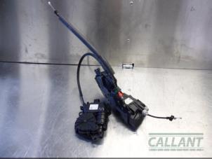 Begagnade Dörrmekanism, 4-dörrars, höger bak Landrover Range Rover IV (LG) 3.0 TDV6 24V Pris € 121,00 Inklusive moms erbjuds av Garage Callant