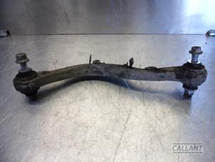 Begagnade Bakre övre gaffelben, vänster Landrover Discovery V (LR) 2.0 Td4 16V Pris € 60,50 Inklusive moms erbjuds av Garage Callant