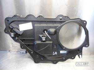 Begagnade Dörrskydd, 4-dörrars, vänster bak Landrover Range Rover IV (LG) 3.0 TDV6 24V Pris € 18,15 Inklusive moms erbjuds av Garage Callant