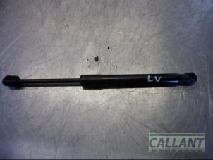 Begagnade Set med gasfjädrar, motorhuv Landrover Range Rover Velar (LY) 2.0 16V P250 AWD Pris € 30,25 Inklusive moms erbjuds av Garage Callant