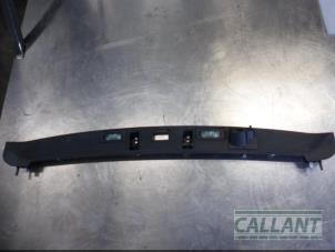 Gebruikte Sierlijst achterklep Landrover Range Rover Velar (LY) 2.0 16V P250 AWD Prijs € 211,75 Inclusief btw aangeboden door Garage Callant