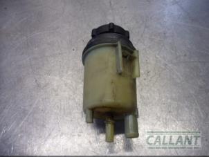 Gebruikte Stuurbekrachtiging Olie Reservoir Landrover Freelander II 2.2 eD4 16V Prijs € 12,10 Inclusief btw aangeboden door Garage Callant