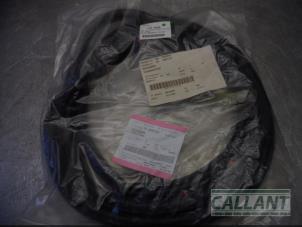 Nya Dörrtätning, 4-dörrars, vänster bak Jaguar XJ (X350) Pris € 211,75 Inklusive moms erbjuds av Garage Callant