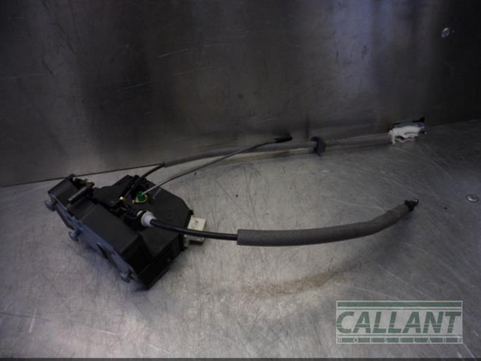 Dörrmekanism, 4-dörrars, höger bak från en Land Rover Range Rover III (LM) 4.4 V8 32V 2002