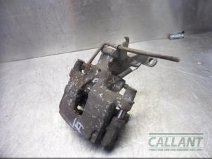 Używane Zacisk hamulcowy lewy tyl Jaguar XJ (X350) 2.7d V6 24V Cena € 60,50 Z VAT oferowane przez Garage Callant
