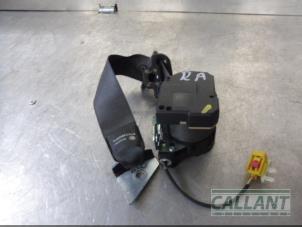 Gebruikte Veiligheidsgordel rechts-achter Jaguar XJ (X350) 2.7d V6 24V Prijs € 102,85 Inclusief btw aangeboden door Garage Callant