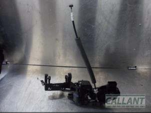 Begagnade Dörrlåsmekanism, 4-dörrars, vänster fram Jaguar XF (CC9) 3.0 D V6 24V Pris € 90,75 Inklusive moms erbjuds av Garage Callant