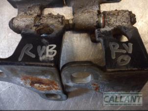 Begagnade Gångjärn, framdörr, höger Landrover Range Rover III (LM) 4.4 V8 32V Pris € 30,25 Inklusive moms erbjuds av Garage Callant