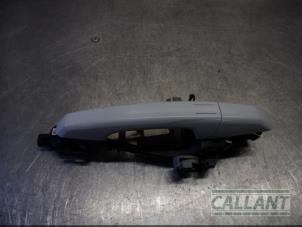 Begagnade Dörrhandtag, 4-dörrars, höger fram Landrover Range Rover Evoque (LVJ/LVS) 2.2 TD4 16V Pris € 30,25 Inklusive moms erbjuds av Garage Callant