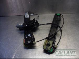 Używane Mechanizm szyby lewej przedniej wersja 4-drzwiowa Landrover Range Rover Evoque (LVJ/LVS) 2.2 TD4 16V Cena € 90,75 Z VAT oferowane przez Garage Callant