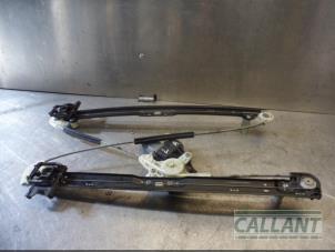 Begagnade Fönstermekanism för bakre dörr, 4-dörrars, vänster Landrover Range Rover IV (LG) 3.0 TDV6 24V Pris € 139,15 Inklusive moms erbjuds av Garage Callant