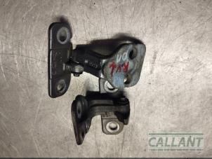 Begagnade Gångjärn, framdörr, höger Landrover Range Rover Evoque (LVJ/LVS) 2.0 D 150 16V Pris på förfrågan erbjuds av Garage Callant