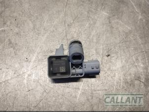 Begagnade Airbagsensor Renault Clio IV (5R) 1.5 Energy dCi 90 FAP Pris € 24,20 Inklusive moms erbjuds av Garage Callant