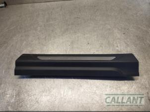 Gebruikte Afdeklijst dorpel rechts Jaguar XE 2.0d 180 16V Prijs € 30,25 Inclusief btw aangeboden door Garage Callant