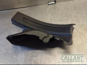 Gebruikte Afdeklijst dorpel rechts Jaguar XE 2.0d 180 16V Prijs € 30,25 Inclusief btw aangeboden door Garage Callant