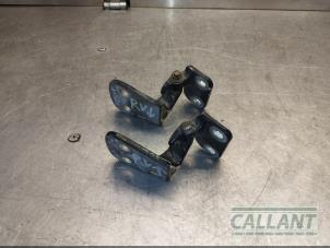 Begagnade Gångjärn, framdörr, höger Landrover Range Rover Sport (LS) 2.7 TDV6 24V Pris € 30,25 Inklusive moms erbjuds av Garage Callant