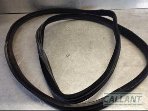 Begagnade Dörrtätning, 4-dörrars, vänster bak Landrover Range Rover Sport (LS) 2.7 TDV6 24V Pris € 30,25 Inklusive moms erbjuds av Garage Callant