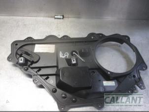 Begagnade Dörrskydd, 4-dörrars, vänster bak Landrover Range Rover Sport (LW) 3.0 SDV6 Hybrid Pris € 18,15 Inklusive moms erbjuds av Garage Callant