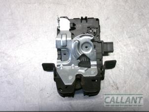 Begagnade Baklucka, låsmekanism Landrover Discovery Sport (LC) 2.0 TD4 180 16V Pris € 30,25 Inklusive moms erbjuds av Garage Callant