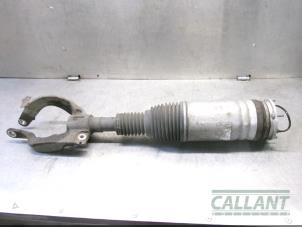 Begagnade Stötdämpare, vänster fram Landrover Range Rover IV (LG) 4.4 SDV8 32V Pris € 302,50 Inklusive moms erbjuds av Garage Callant