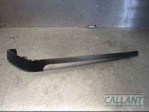 Begagnade Stripe, stötfångare, vänster bak Landrover Range Rover IV (LG) 4.4 SDV8 32V Pris € 60,50 Inklusive moms erbjuds av Garage Callant