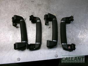Begagnade Handtagsset Landrover Range Rover IV (LG) 4.4 SDV8 32V Pris € 90,75 Inklusive moms erbjuds av Garage Callant