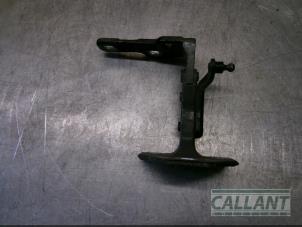 Gebruikte Kofferdeksel Scharnier Landrover Range Rover IV (LG) 3.0 TDV6 24V Prijs € 30,25 Inclusief btw aangeboden door Garage Callant