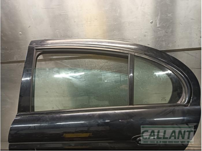 Bakdörr, 4-dörrars, vänster från en Jaguar S-type (X200) 2.5 V6 24V 2003