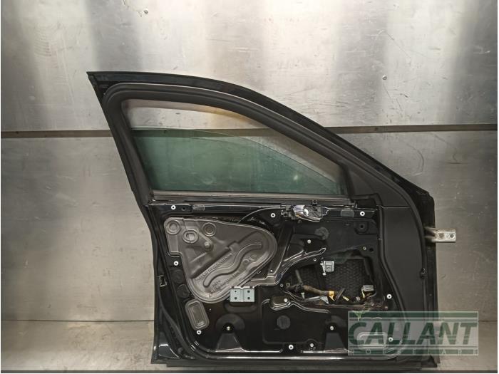 Dörr, 4-dörrars, vänster fram från en Jaguar S-type (X200) 2.5 V6 24V 2003