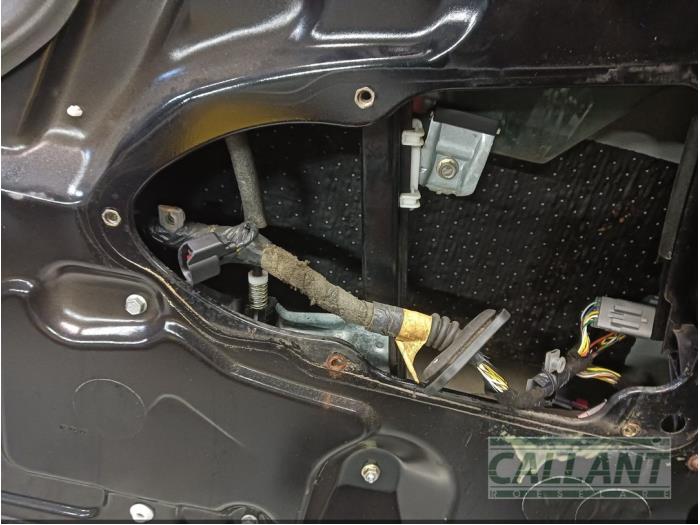 Dörr, 4-dörrars, vänster fram från en Jaguar S-type (X200) 2.5 V6 24V 2003