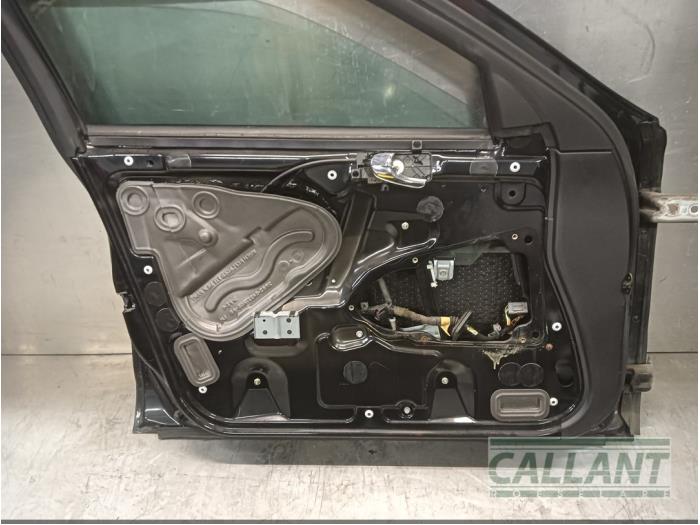 Dörr, 4-dörrars, vänster fram från en Jaguar S-type (X200) 2.5 V6 24V 2003