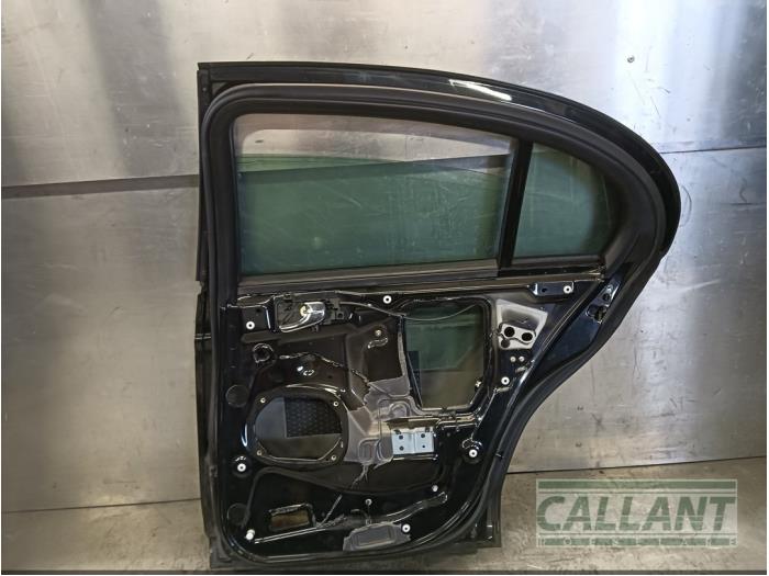 Bakdörr, 4-dörrars, höger från en Jaguar S-type (X200) 2.5 V6 24V 2003