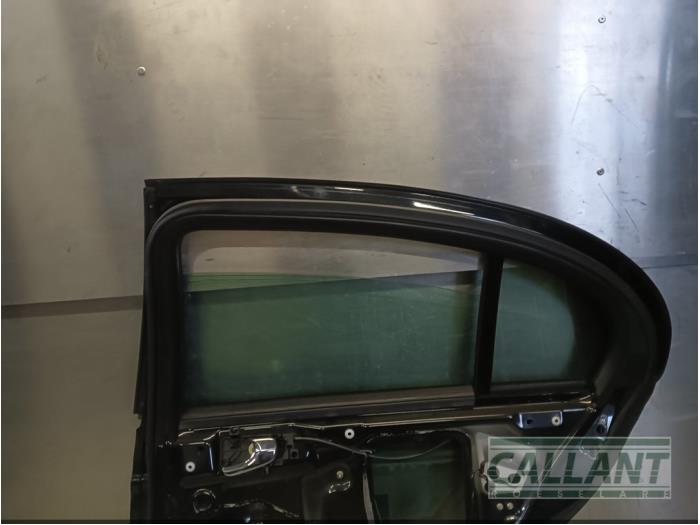 Bakdörr, 4-dörrars, höger från en Jaguar S-type (X200) 2.5 V6 24V 2003