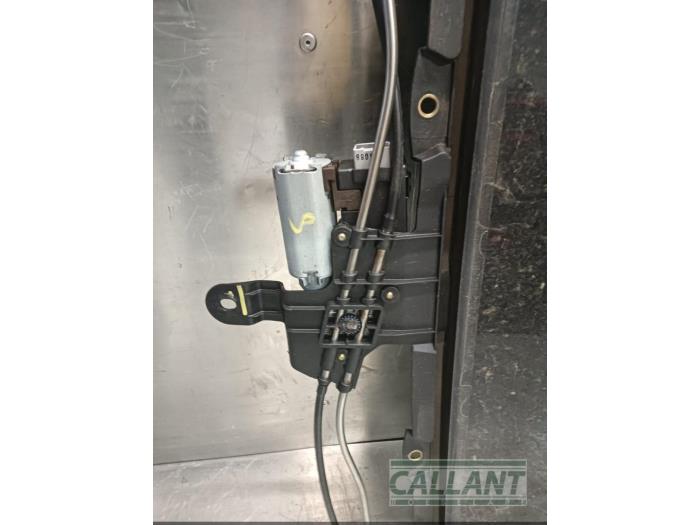 Skjutbart tak från en Jaguar S-type (X200) 2.5 V6 24V 2003