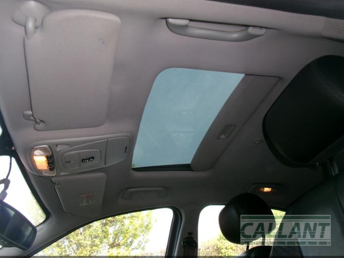 Skjutbart tak från en Jaguar S-type (X200) 2.5 V6 24V 2003