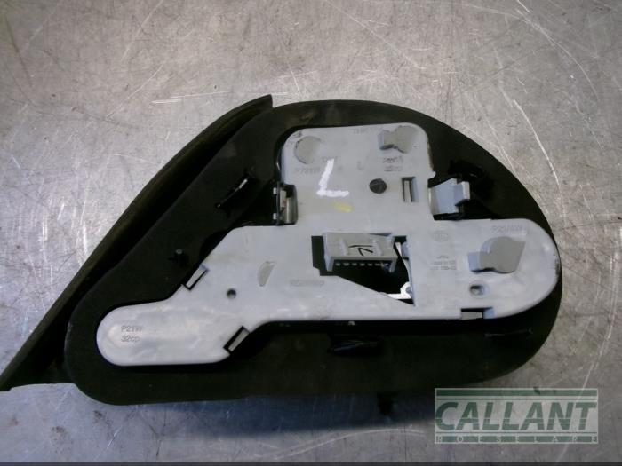 Baklykta, vänster från en Jaguar S-type (X200) 2.5 V6 24V 2003