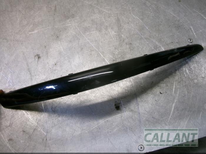 Stripe, stötfångare, vänster bak från en Jaguar S-type (X200) 2.5 V6 24V 2003